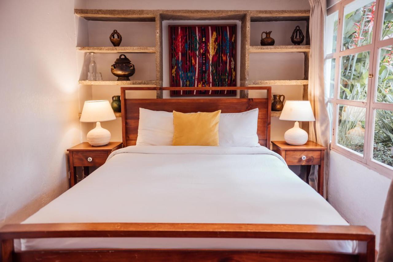 Kamer met Queensize Bed en Gedeelde Badkamer